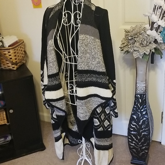 Absolutely fabulous Vince long sweater - Picture 2 of 9